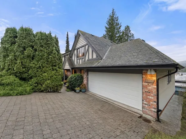 4877 Cedarcrest Ave, North Vancouver, BC V7R 3R6