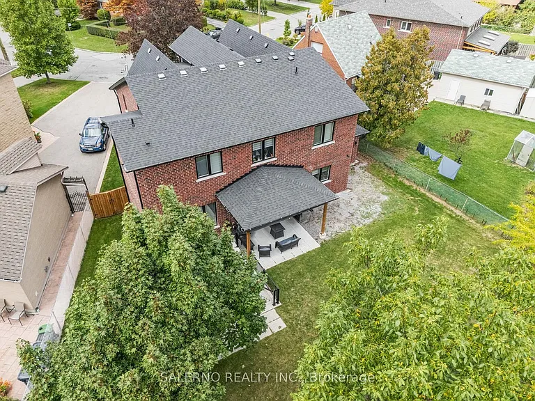 11 Compton Cres — Photo 46