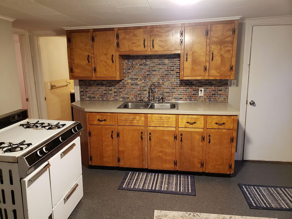 2nd image of 248 Wood St #2