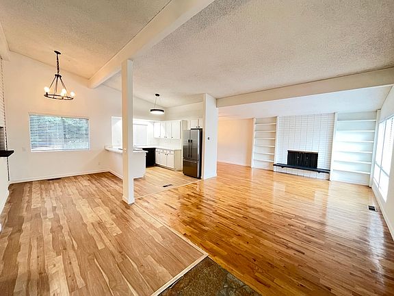3rd image of 10243 NE 22nd Pl