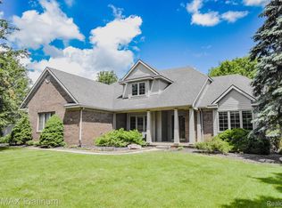 7730 Setters Pointe Dr, Brighton, MI 48116