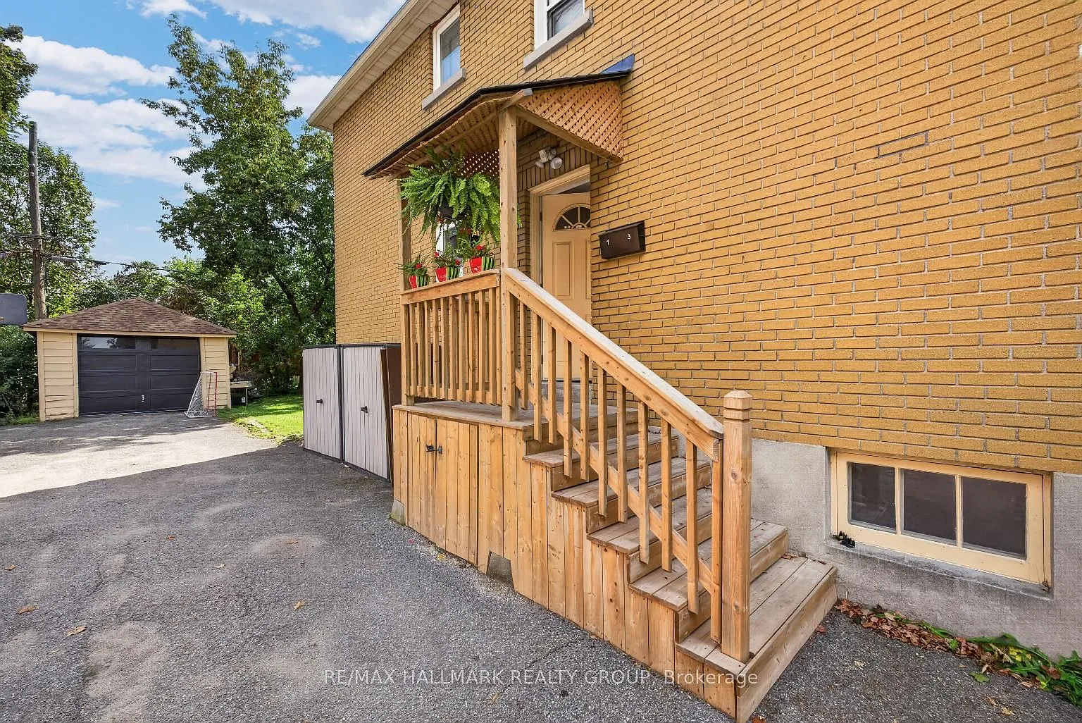 297 Royal Ave — Photo 2