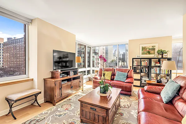 Rented by R New York | media 1