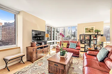 Rented by R New York