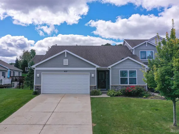 457 Hosta, Howell, MI 48843