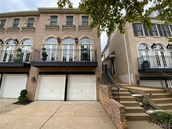 541 N And South Rd, Saint Louis, MO 63130
