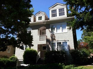 3716 NE 42nd St, Seattle, WA 98105