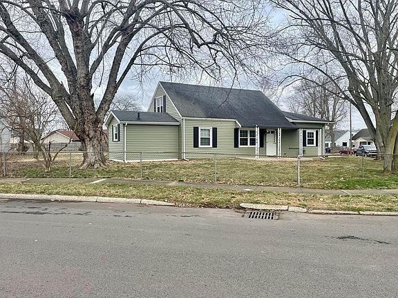 4th image of 36 Amherst Dr