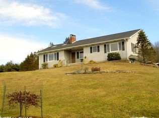 9 Maplewood Ter, Hawley, PA 18428