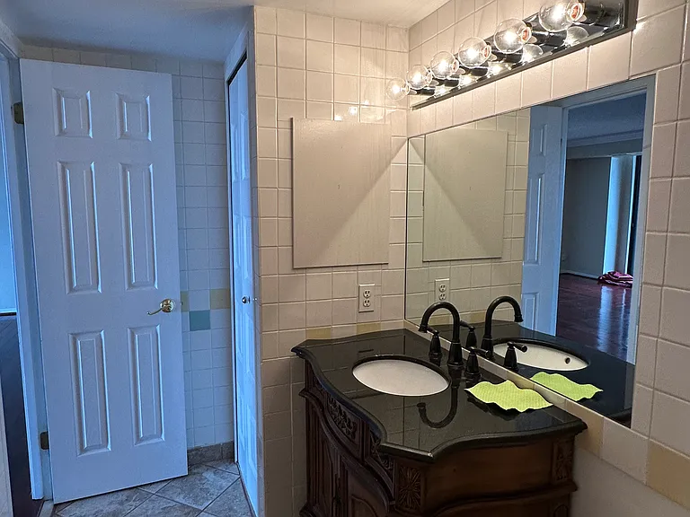 1800 Old Meadow Rd #717 — Photo 3