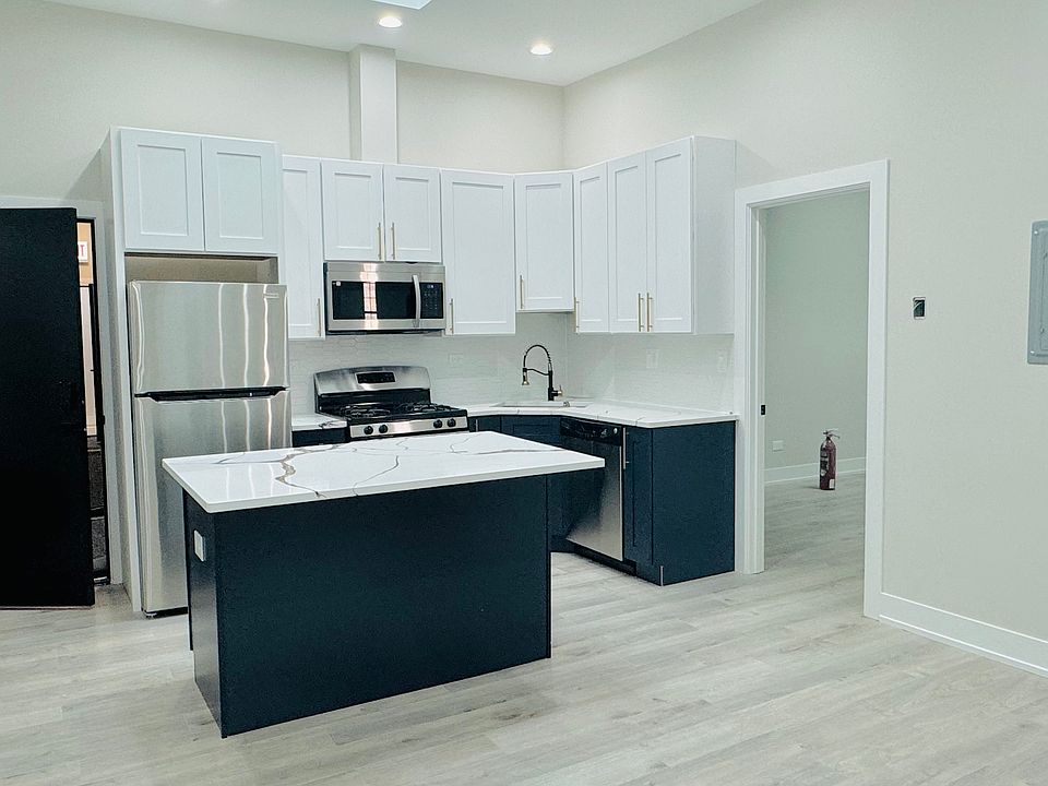 1st image of 3210 W Lawrence Ave #2C
