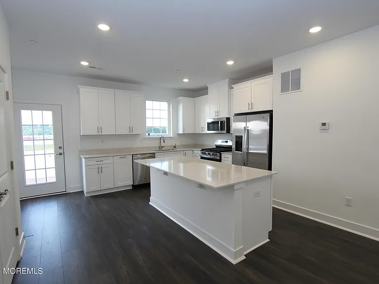 35 Crimson Dr — Photo 2