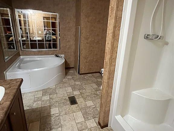 3rd image of 369084 E 960th Rd