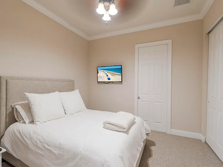 106 Renaissance Dr — Photo 24