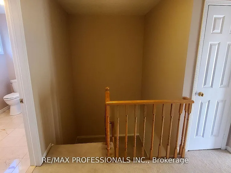 2545 Addingham Cres — Photo 23