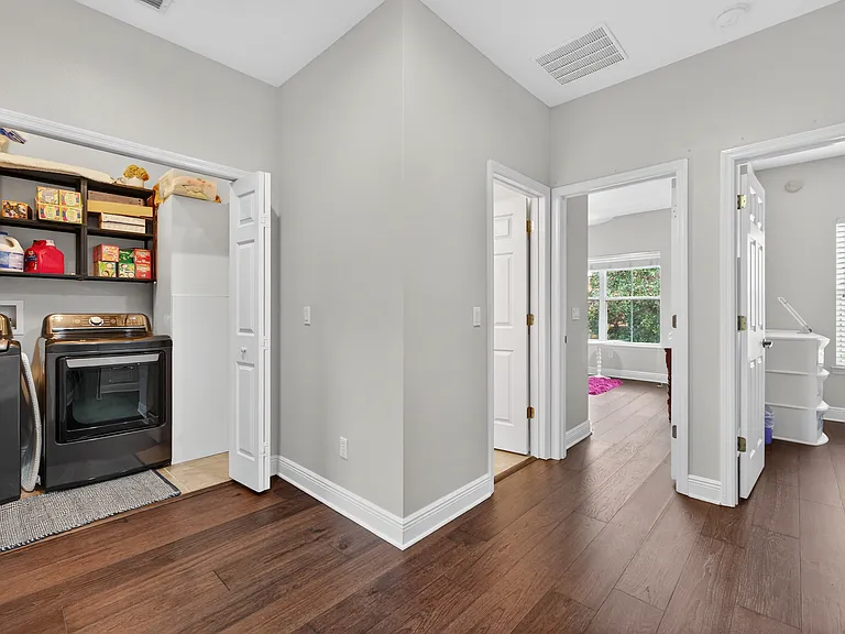 1121 Charming St — Photo 29