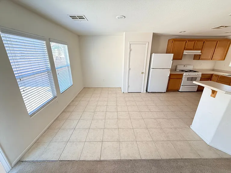 2416 Cockatoo Dr — Photo 4