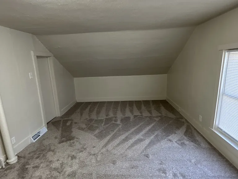 411 W 9th St — Photo 5
