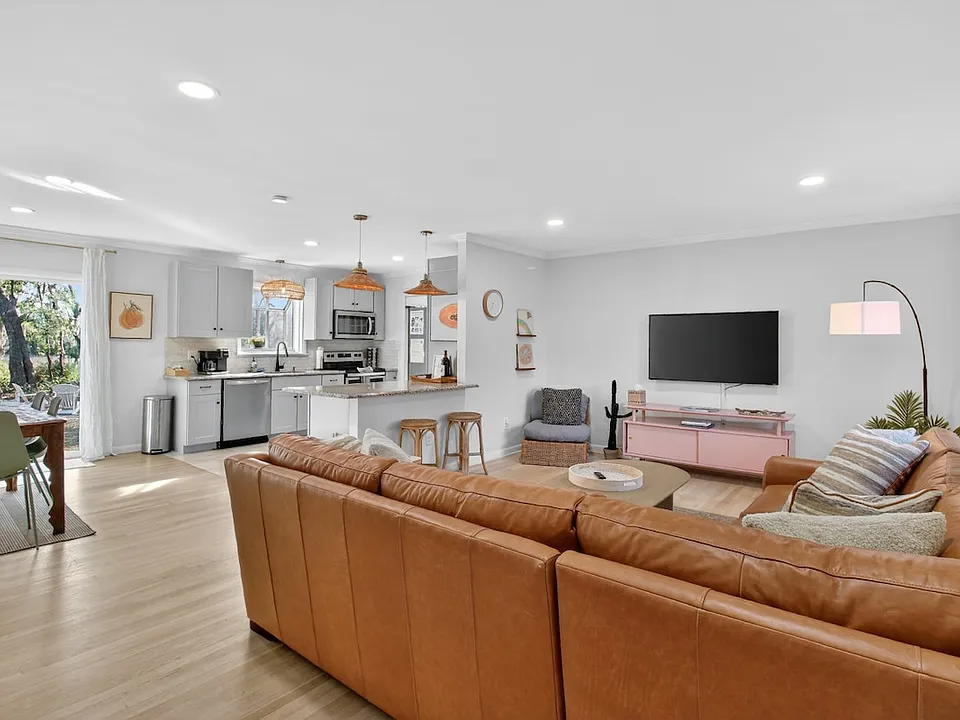1935 Culver Ave