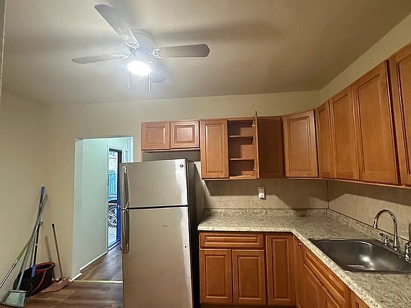 3rd image of 1327 College Point Blvd #1