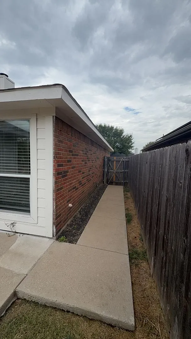 Move-In Ready - W&D Included- Charming Fossil Hill Estates Home In Northwest Isd With Large Backy... — Photo 3
