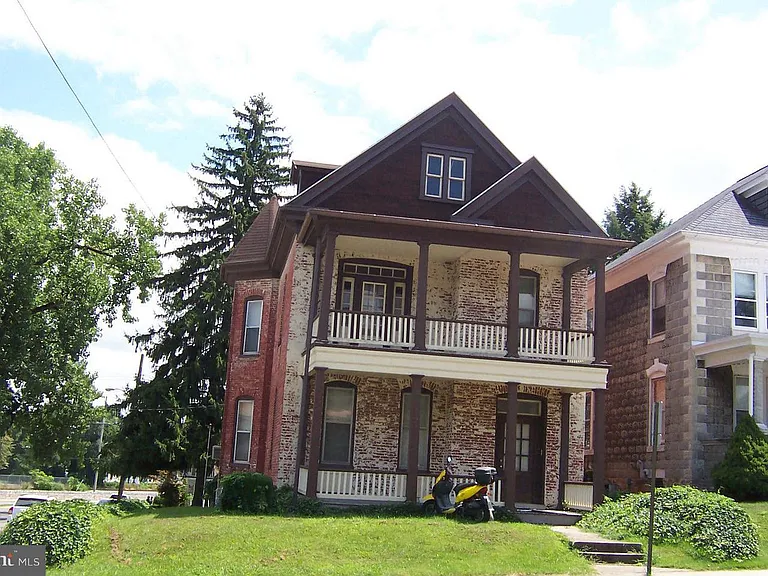 402 Summit Ave #2 — Photo 2