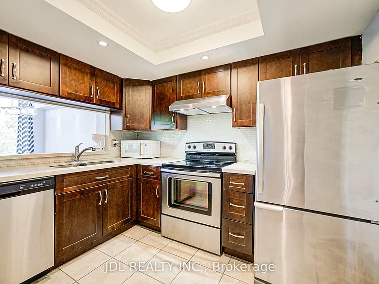 88 Alton Towers Cir #410 — Photo 16