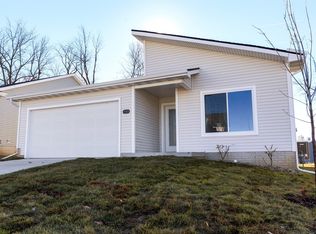 4303 Grover Woods Ln, Des Moines, IA 50317