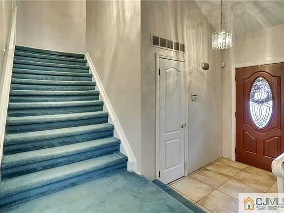 5th image of 1071 Cavan Dr