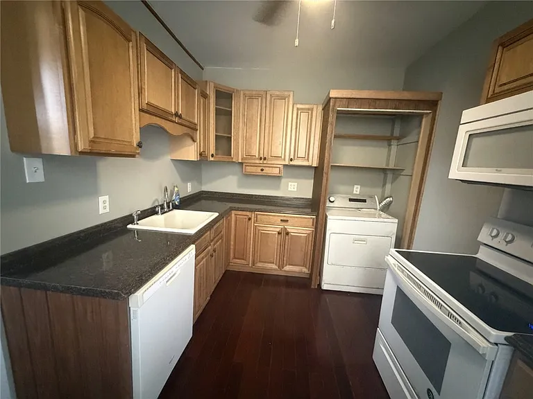 546 California Ave — Photo 9