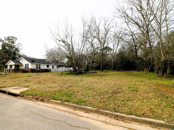 1010 Beaumont St, Longview, TX 75602