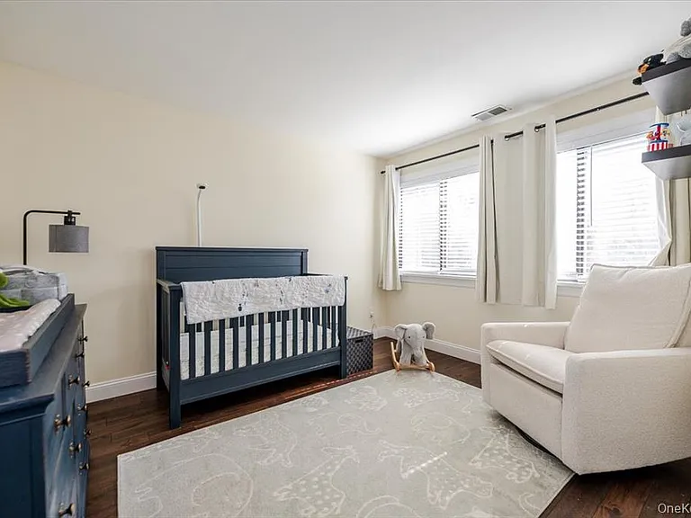 98 Lisa Dr — Photo 16