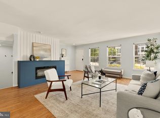 8906 Royal Astor Way, Fairfax, VA 22031