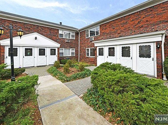 2nd image of 141 Regency Park