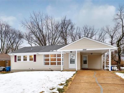 2044 McMenamy Dr, Saint Louis, MO, 63136