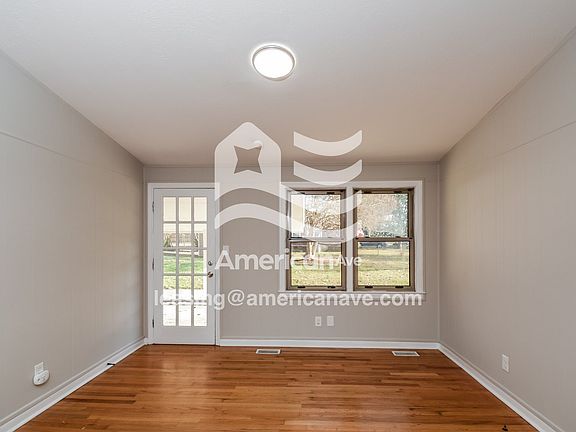 1523753_003_wm_-_living_room_13403378.jpg