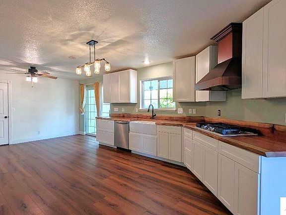 5th image of 704-375 Anita Dr