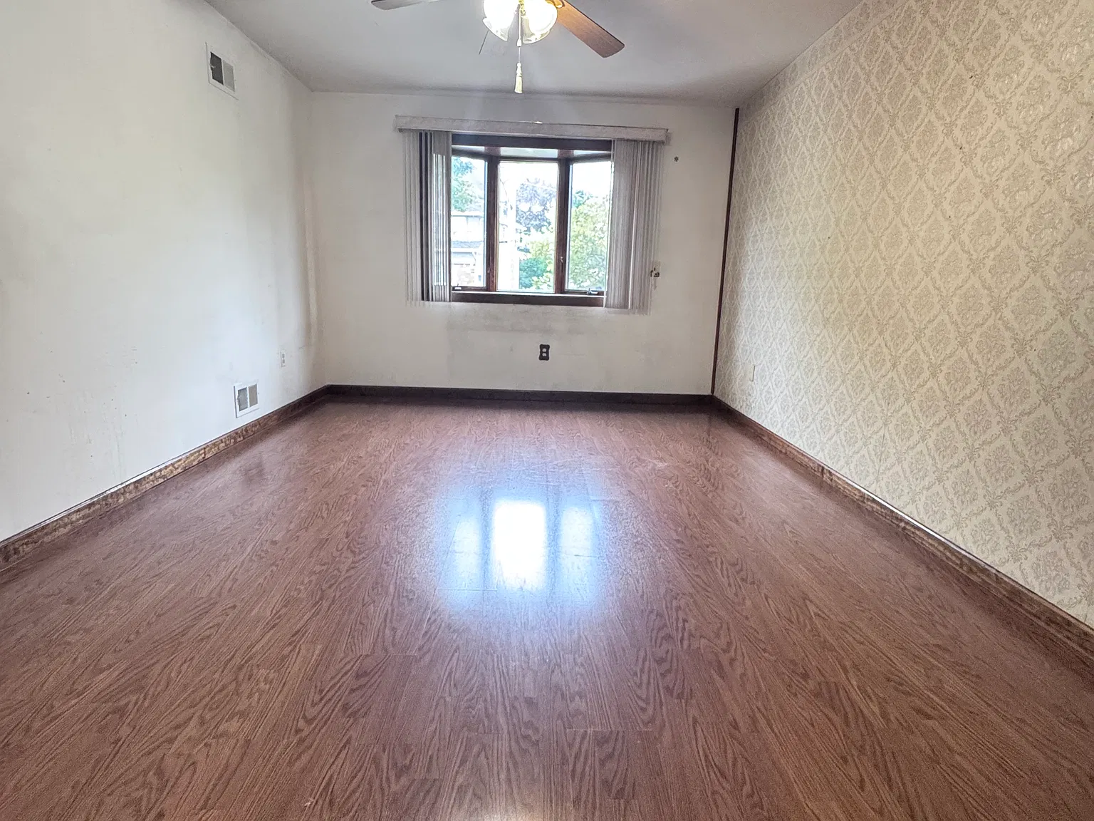 3 bed, 1380 sqft, $3,200 — Photo 3