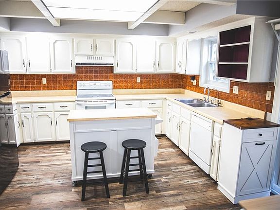 3rd image of 5506 NW Verlin Dr
