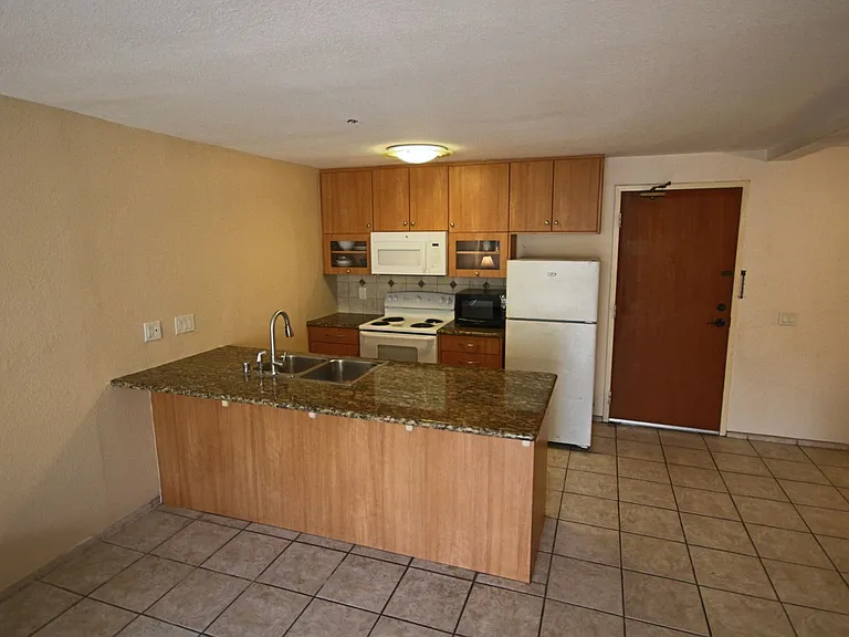 8308 Regents Rd #1C — Photo 2