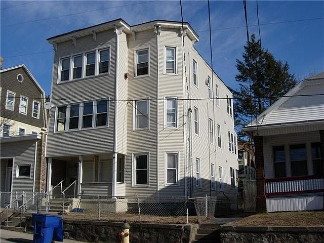 2nd image of 46 Young St