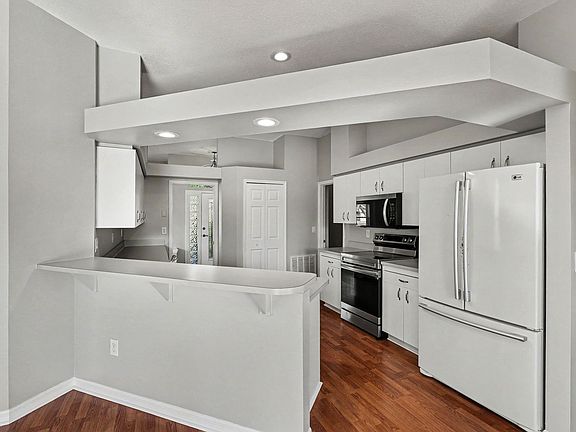4th image of 8056 Bracken Ln