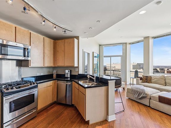 5th image of 500 Throckmorton St APT 2005