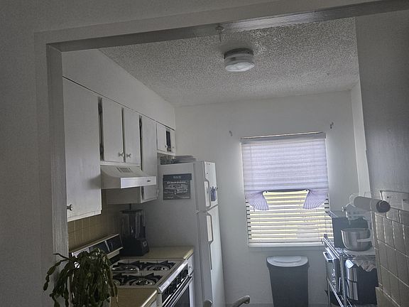 5th image of 2973 Feather Dr
