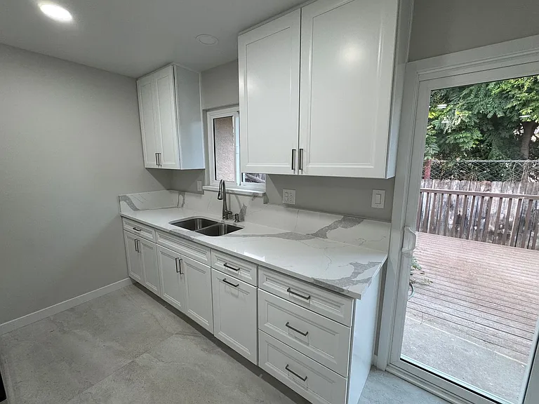 E Chase Ave — Photo 4