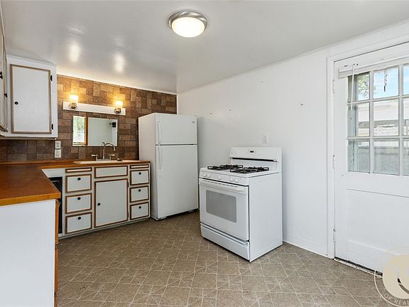 4th image of 3421 Franklin Ln