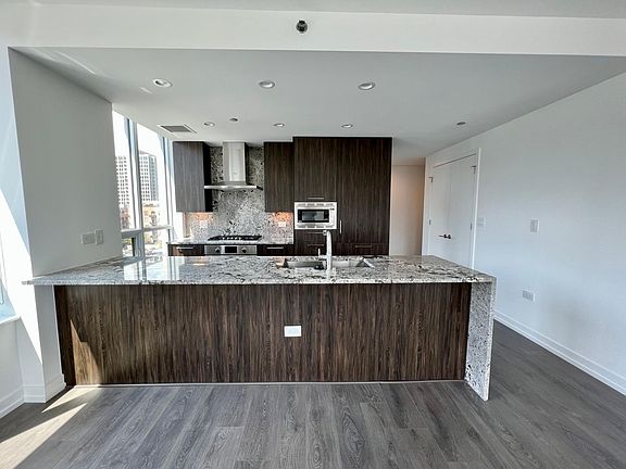 2nd image of 740 N Hudson Ave #1402