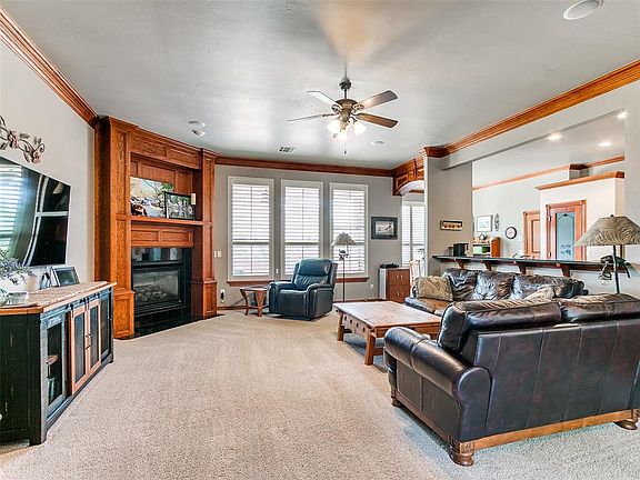 4th image of 1921 Hallbrooke Dr