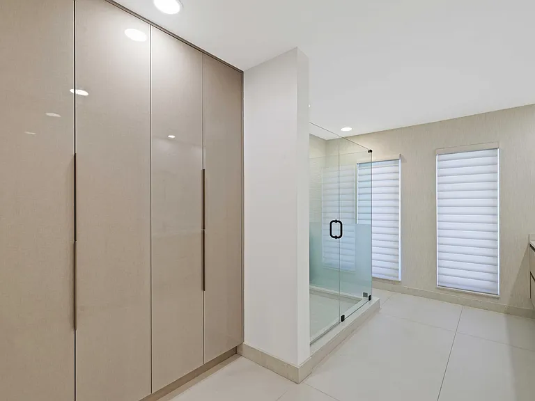 2204 Notre Dame Dr — Photo 41