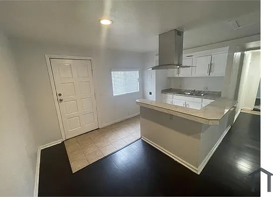 2 bed, 800 sqft, $2,400 — Photo 2
